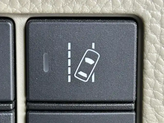 ホンダ Ｎ ＢＯＸ G L ホンダセンシング 道央・札幌 2019(平31)年 5.7万km プレミアムアイボリーパールⅡ ・４WD/・純正８インチＳＤナビ/・バックカメラ/・CD/DVD/BT/フルセグ/USB/SD/iPod/AUX/・純正エンジンスターター/・純正前方ドライブレコーダー/・ビルトインETC/・ホンダセンシング/・レーダークルーズコントロール/・レーンキープアシスト/・先行車発進お知らせ機能/・炉外逸脱抑制システム/・標識認識機能/・片側パワースライドドア/・ＬＥＤヘッドライト/・オートライト/・フォグランプ/・ECON/・積込純正AW冬タイヤ（23年製155/65/R14）/・ミラーヒーター/・ドアバイザー/・ステアリングスイッチ/・電動格納ウィンカーミラー/・保証書・取扱説明書/・スマートキー/・スペアキー