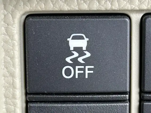 ホンダ Ｎ ＢＯＸ G L ホンダセンシング 道央・札幌 2019(平31)年 5.7万km プレミアムアイボリーパールⅡ ・４WD/・純正８インチＳＤナビ/・バックカメラ/・CD/DVD/BT/フルセグ/USB/SD/iPod/AUX/・純正エンジンスターター/・純正前方ドライブレコーダー/・ビルトインETC/・ホンダセンシング/・レーダークルーズコントロール/・レーンキープアシスト/・先行車発進お知らせ機能/・炉外逸脱抑制システム/・標識認識機能/・片側パワースライドドア/・ＬＥＤヘッドライト/・オートライト/・フォグランプ/・ECON/・積込純正AW冬タイヤ（23年製155/65/R14）/・ミラーヒーター/・ドアバイザー/・ステアリングスイッチ/・電動格納ウィンカーミラー/・保証書・取扱説明書/・スマートキー/・スペアキー