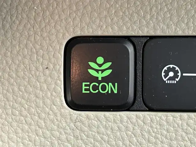 ホンダ Ｎ ＢＯＸ G L ホンダセンシング 道央・札幌 2019(平31)年 5.7万km プレミアムアイボリーパールⅡ ・４WD/・純正８インチＳＤナビ/・バックカメラ/・CD/DVD/BT/フルセグ/USB/SD/iPod/AUX/・純正エンジンスターター/・純正前方ドライブレコーダー/・ビルトインETC/・ホンダセンシング/・レーダークルーズコントロール/・レーンキープアシスト/・先行車発進お知らせ機能/・炉外逸脱抑制システム/・標識認識機能/・片側パワースライドドア/・ＬＥＤヘッドライト/・オートライト/・フォグランプ/・ECON/・積込純正AW冬タイヤ（23年製155/65/R14）/・ミラーヒーター/・ドアバイザー/・ステアリングスイッチ/・電動格納ウィンカーミラー/・保証書・取扱説明書/・スマートキー/・スペアキー