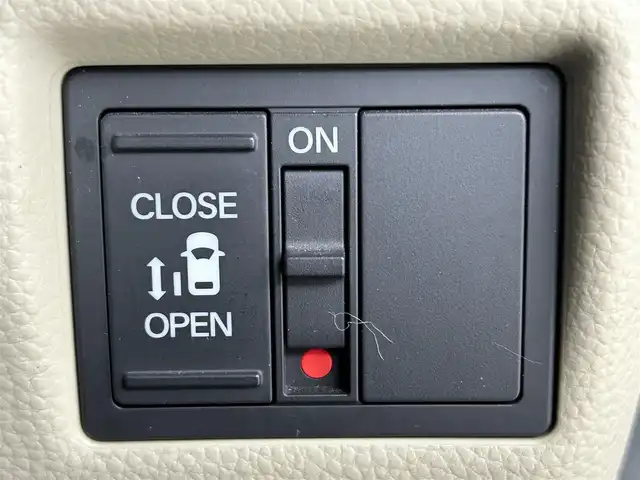 ホンダ Ｎ ＢＯＸ G L ホンダセンシング 道央・札幌 2019(平31)年 5.7万km プレミアムアイボリーパールⅡ ・４WD/・純正８インチＳＤナビ/・バックカメラ/・CD/DVD/BT/フルセグ/USB/SD/iPod/AUX/・純正エンジンスターター/・純正前方ドライブレコーダー/・ビルトインETC/・ホンダセンシング/・レーダークルーズコントロール/・レーンキープアシスト/・先行車発進お知らせ機能/・炉外逸脱抑制システム/・標識認識機能/・片側パワースライドドア/・ＬＥＤヘッドライト/・オートライト/・フォグランプ/・ECON/・積込純正AW冬タイヤ（23年製155/65/R14）/・ミラーヒーター/・ドアバイザー/・ステアリングスイッチ/・電動格納ウィンカーミラー/・保証書・取扱説明書/・スマートキー/・スペアキー