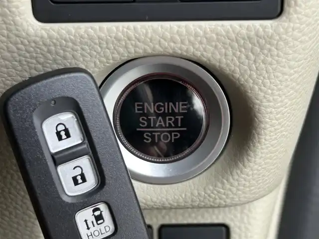 ホンダ Ｎ ＢＯＸ G L ホンダセンシング 道央・札幌 2019(平31)年 5.7万km プレミアムアイボリーパールⅡ ・４WD/・純正８インチＳＤナビ/・バックカメラ/・CD/DVD/BT/フルセグ/USB/SD/iPod/AUX/・純正エンジンスターター/・純正前方ドライブレコーダー/・ビルトインETC/・ホンダセンシング/・レーダークルーズコントロール/・レーンキープアシスト/・先行車発進お知らせ機能/・炉外逸脱抑制システム/・標識認識機能/・片側パワースライドドア/・ＬＥＤヘッドライト/・オートライト/・フォグランプ/・ECON/・積込純正AW冬タイヤ（23年製155/65/R14）/・ミラーヒーター/・ドアバイザー/・ステアリングスイッチ/・電動格納ウィンカーミラー/・保証書・取扱説明書/・スマートキー/・スペアキー