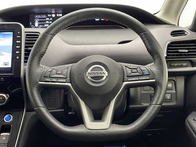 日産 セレナ e－パワー ハイウェイスター V 宮崎県 2019(令1)年 2.9万km アズライトブルー プロパイロット/エマ―ジェンシーブレーキ/LDW（車線逸脱警報）/LDP（車線逸脱防止支援）/BSW（後側方車両検知警報）/BSI（後側方衝突防止支援）/クロストラフィックアラート/オートマチックハイビーム/クリアランスソナー/速度標識表示/道路標識表示/インテリジェントパーキングアシスト/純正10インチSDナビ/フルセグTV/CD/DVD/Blu-ray/Bluetooth/アラウンドビューモニター/純正11インチ後席フリップダウンモニター/両側パワースライドドア/ハンズフリーオートスライドドア/シートヒーター/ビルトインETC/LEDヘッドライト/純正ナビ一体型ドライブレコーダー（DJ4-D）/純正16インチAW/スマートキー×２