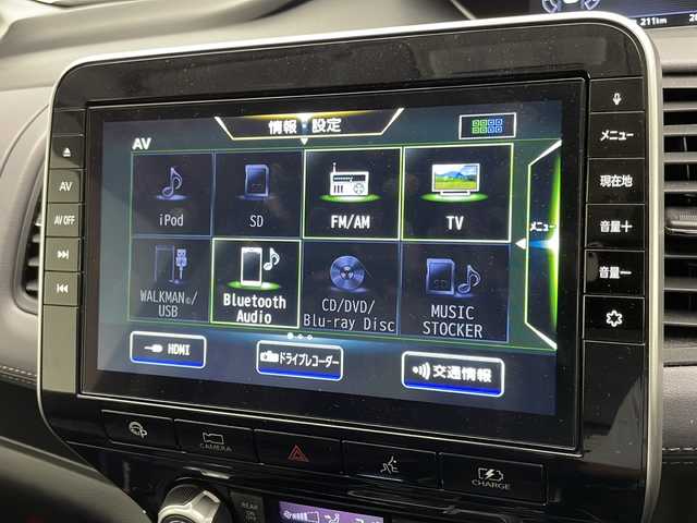 日産 セレナ e－パワー ハイウェイスター V 宮崎県 2019(令1)年 2.9万km アズライトブルー プロパイロット/エマ―ジェンシーブレーキ/LDW（車線逸脱警報）/LDP（車線逸脱防止支援）/BSW（後側方車両検知警報）/BSI（後側方衝突防止支援）/クロストラフィックアラート/オートマチックハイビーム/クリアランスソナー/速度標識表示/道路標識表示/インテリジェントパーキングアシスト/純正10インチSDナビ/フルセグTV/CD/DVD/Blu-ray/Bluetooth/アラウンドビューモニター/純正11インチ後席フリップダウンモニター/両側パワースライドドア/ハンズフリーオートスライドドア/シートヒーター/ビルトインETC/LEDヘッドライト/純正ナビ一体型ドライブレコーダー（DJ4-D）/純正16インチAW/スマートキー×２