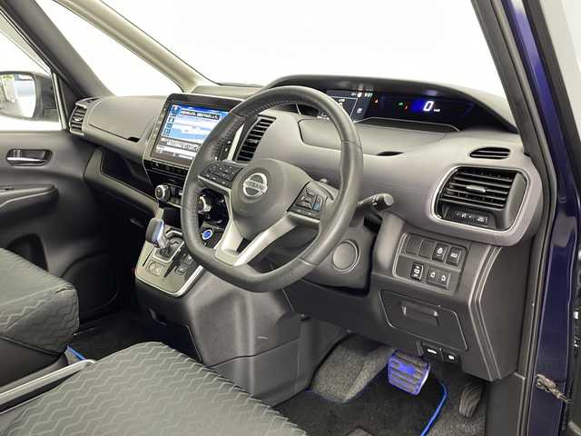 日産 セレナ e－パワー ハイウェイスター V 宮崎県 2019(令1)年 2.9万km アズライトブルー プロパイロット/エマ―ジェンシーブレーキ/LDW（車線逸脱警報）/LDP（車線逸脱防止支援）/BSW（後側方車両検知警報）/BSI（後側方衝突防止支援）/クロストラフィックアラート/オートマチックハイビーム/クリアランスソナー/速度標識表示/道路標識表示/インテリジェントパーキングアシスト/純正10インチSDナビ/フルセグTV/CD/DVD/Blu-ray/Bluetooth/アラウンドビューモニター/純正11インチ後席フリップダウンモニター/両側パワースライドドア/ハンズフリーオートスライドドア/シートヒーター/ビルトインETC/LEDヘッドライト/純正ナビ一体型ドライブレコーダー（DJ4-D）/純正16インチAW/スマートキー×２