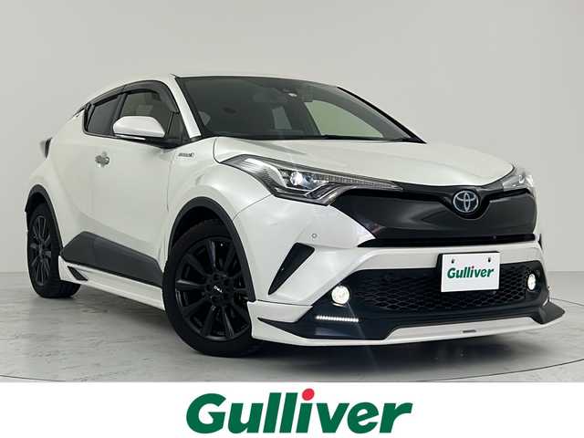 トヨタ Ｃ－ＨＲ G LEDエディション 大阪府 2018(平30)年 4万km ホワイトパールクリスタルシャイン 純正ナビ(NSZT-Y66T)/(AM/FM/CD/DVD/BT/フルセグTV/SD)/TRDフルエアロ/TRD16インチAW/ハーフレザーシート/シートヒーター/バックカメラ/トヨタセーフティセンス/クリアランスソナー/プリクラッシュセーフティ/レーントレーシングアシスト/オートマチックハイビーム/ビルトインETC/クルーズコントロール/オートライト/電動サイドブレーキ/革巻きステアリング/ステアリングスイッチ/横滑り防止装置/前方ドライブレコーダー/プッシュスタート/電格ウインカーミラー/純正フロアマット/純正ドアバイザー
