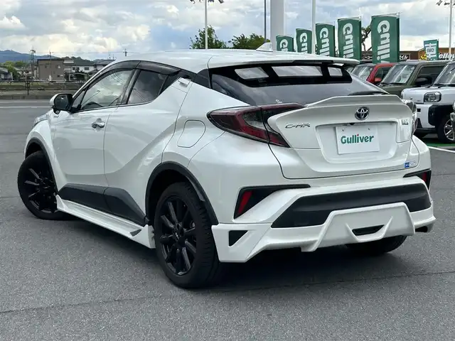 トヨタ Ｃ－ＨＲ G LEDエディション 奈良県 2018(平30)年 4万km ホワイトパールクリスタルシャイン 純正ナビ(NSZT-Y66T)/(AM/FM/CD/DVD/BT/フルセグTV/SD)/TRDフルエアロ/TRD16インチAW/ハーフレザーシート/シートヒーター/バックカメラ/トヨタセーフティセンス/クリアランスソナー/プリクラッシュセーフティ/レーントレーシングアシスト/オートマチックハイビーム/ビルトインETC/クルーズコントロール/オートライト/電動サイドブレーキ/革巻きステアリング/ステアリングスイッチ/横滑り防止装置/前方ドライブレコーダー/プッシュスタート/電格ウインカーミラー/純正フロアマット/純正ドアバイザー