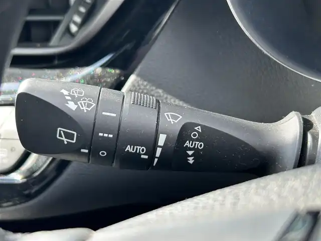 トヨタ Ｃ－ＨＲ G LEDエディション 大阪府 2018(平30)年 4万km ホワイトパールクリスタルシャイン 純正ナビ(NSZT-Y66T)/(AM/FM/CD/DVD/BT/フルセグTV/SD)/TRDフルエアロ/TRD16インチAW/ハーフレザーシート/シートヒーター/バックカメラ/トヨタセーフティセンス/クリアランスソナー/プリクラッシュセーフティ/レーントレーシングアシスト/オートマチックハイビーム/ビルトインETC/クルーズコントロール/オートライト/電動サイドブレーキ/革巻きステアリング/ステアリングスイッチ/横滑り防止装置/前方ドライブレコーダー/プッシュスタート/電格ウインカーミラー/純正フロアマット/純正ドアバイザー