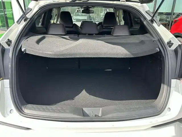 トヨタ Ｃ－ＨＲ G LEDエディション 奈良県 2018(平30)年 4万km ホワイトパールクリスタルシャイン 純正ナビ(NSZT-Y66T)/(AM/FM/CD/DVD/BT/フルセグTV/SD)/TRDフルエアロ/TRD16インチAW/ハーフレザーシート/シートヒーター/バックカメラ/トヨタセーフティセンス/クリアランスソナー/プリクラッシュセーフティ/レーントレーシングアシスト/オートマチックハイビーム/ビルトインETC/クルーズコントロール/オートライト/電動サイドブレーキ/革巻きステアリング/ステアリングスイッチ/横滑り防止装置/前方ドライブレコーダー/プッシュスタート/電格ウインカーミラー/純正フロアマット/純正ドアバイザー