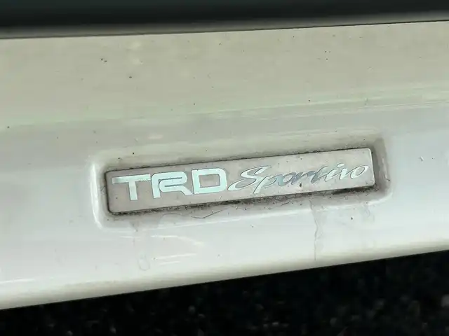 トヨタ Ｃ－ＨＲ G LEDエディション 奈良県 2018(平30)年 4万km ホワイトパールクリスタルシャイン 純正ナビ(NSZT-Y66T)/(AM/FM/CD/DVD/BT/フルセグTV/SD)/TRDフルエアロ/TRD16インチAW/ハーフレザーシート/シートヒーター/バックカメラ/トヨタセーフティセンス/クリアランスソナー/プリクラッシュセーフティ/レーントレーシングアシスト/オートマチックハイビーム/ビルトインETC/クルーズコントロール/オートライト/電動サイドブレーキ/革巻きステアリング/ステアリングスイッチ/横滑り防止装置/前方ドライブレコーダー/プッシュスタート/電格ウインカーミラー/純正フロアマット/純正ドアバイザー