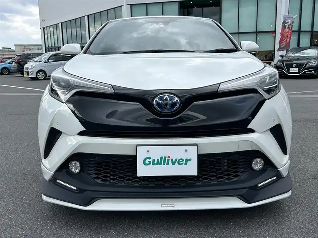 トヨタ Ｃ－ＨＲ G LEDエディション 奈良県 2018(平30)年 4万km ホワイトパールクリスタルシャイン 純正ナビ(NSZT-Y66T)/(AM/FM/CD/DVD/BT/フルセグTV/SD)/TRDフルエアロ/TRD16インチAW/ハーフレザーシート/シートヒーター/バックカメラ/トヨタセーフティセンス/クリアランスソナー/プリクラッシュセーフティ/レーントレーシングアシスト/オートマチックハイビーム/ビルトインETC/クルーズコントロール/オートライト/電動サイドブレーキ/革巻きステアリング/ステアリングスイッチ/横滑り防止装置/前方ドライブレコーダー/プッシュスタート/電格ウインカーミラー/純正フロアマット/純正ドアバイザー