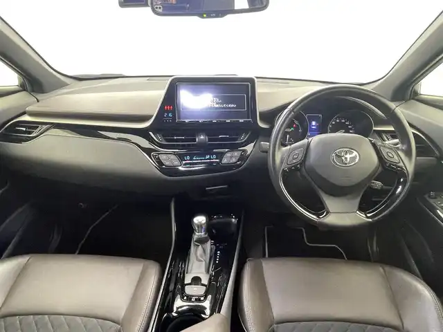 トヨタ Ｃ－ＨＲ G LEDエディション 熊本県 2018(平30)年 4万km ホワイトパールクリスタルシャイン TRDフルエアロ/純正ナビ(NSZT-Y66T)/(AM/FM/CD/DVD/BT/フルセグTV/SD)/トヨタセーフティーセンス/・プリクラッシュセーフティ/・レーンディパーチャーアラート/・レーダークルーズコントロール/・ブラインドスポットモニター/横滑り防止/バックカメラ/純正前方ドライブレコーダー（TZ-D004）/ビルトインETC/前席シートヒーター/前後クリアランスソナー/ハーフレザーシート/オートマチックブレーキホールド/電動格納ミラー/純正ドアバイザー/純正フロアマット/TRD18インチAW/オートライト/オートマチックハイビーム/フォグランプ/スマートキー/プッシュスタート