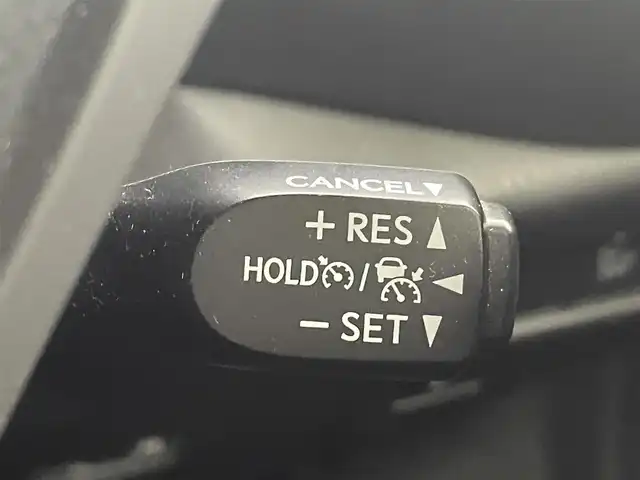 トヨタ Ｃ－ＨＲ G LEDエディション 熊本県 2018(平30)年 4万km ホワイトパールクリスタルシャイン TRDフルエアロ/純正ナビ(NSZT-Y66T)/(AM/FM/CD/DVD/BT/フルセグTV/SD)/トヨタセーフティーセンス/・プリクラッシュセーフティ/・レーンディパーチャーアラート/・レーダークルーズコントロール/・ブラインドスポットモニター/横滑り防止/バックカメラ/純正前方ドライブレコーダー（TZ-D004）/ビルトインETC/前席シートヒーター/前後クリアランスソナー/ハーフレザーシート/オートマチックブレーキホールド/電動格納ミラー/純正ドアバイザー/純正フロアマット/TRD18インチAW/オートライト/オートマチックハイビーム/フォグランプ/スマートキー/プッシュスタート