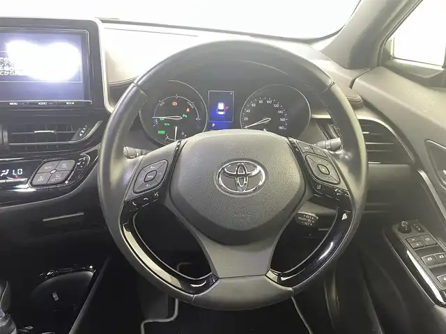 トヨタ Ｃ－ＨＲ G LEDエディション 熊本県 2018(平30)年 4万km ホワイトパールクリスタルシャイン TRDフルエアロ/純正ナビ(NSZT-Y66T)/(AM/FM/CD/DVD/BT/フルセグTV/SD)/トヨタセーフティーセンス/・プリクラッシュセーフティ/・レーンディパーチャーアラート/・レーダークルーズコントロール/・ブラインドスポットモニター/横滑り防止/バックカメラ/純正前方ドライブレコーダー（TZ-D004）/ビルトインETC/前席シートヒーター/前後クリアランスソナー/ハーフレザーシート/オートマチックブレーキホールド/電動格納ミラー/純正ドアバイザー/純正フロアマット/TRD18インチAW/オートライト/オートマチックハイビーム/フォグランプ/スマートキー/プッシュスタート