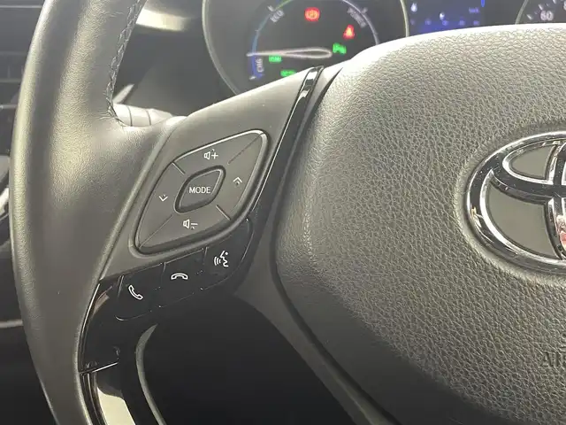 トヨタ Ｃ－ＨＲ G LEDエディション 熊本県 2018(平30)年 4万km ホワイトパールクリスタルシャイン TRDフルエアロ/純正ナビ(NSZT-Y66T)/(AM/FM/CD/DVD/BT/フルセグTV/SD)/トヨタセーフティーセンス/・プリクラッシュセーフティ/・レーンディパーチャーアラート/・レーダークルーズコントロール/・ブラインドスポットモニター/横滑り防止/バックカメラ/純正前方ドライブレコーダー（TZ-D004）/ビルトインETC/前席シートヒーター/前後クリアランスソナー/ハーフレザーシート/オートマチックブレーキホールド/電動格納ミラー/純正ドアバイザー/純正フロアマット/TRD18インチAW/オートライト/オートマチックハイビーム/フォグランプ/スマートキー/プッシュスタート