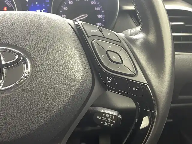 トヨタ Ｃ－ＨＲ G LEDエディション 熊本県 2018(平30)年 4万km ホワイトパールクリスタルシャイン TRDフルエアロ/純正ナビ(NSZT-Y66T)/(AM/FM/CD/DVD/BT/フルセグTV/SD)/トヨタセーフティーセンス/・プリクラッシュセーフティ/・レーンディパーチャーアラート/・レーダークルーズコントロール/・ブラインドスポットモニター/横滑り防止/バックカメラ/純正前方ドライブレコーダー（TZ-D004）/ビルトインETC/前席シートヒーター/前後クリアランスソナー/ハーフレザーシート/オートマチックブレーキホールド/電動格納ミラー/純正ドアバイザー/純正フロアマット/TRD18インチAW/オートライト/オートマチックハイビーム/フォグランプ/スマートキー/プッシュスタート