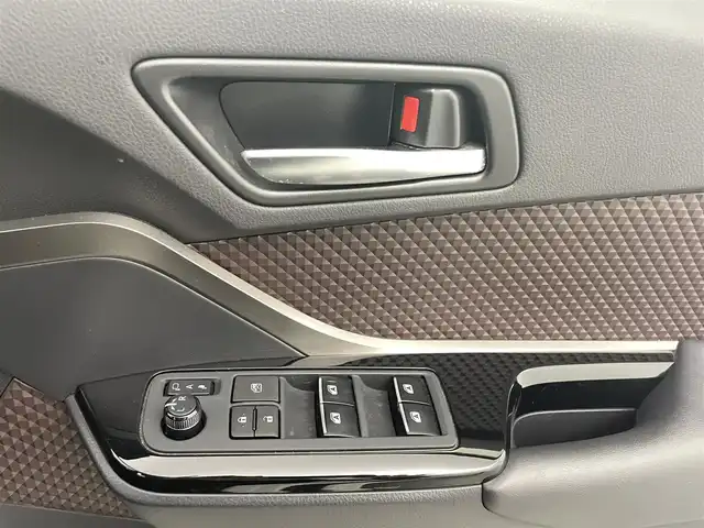 トヨタ Ｃ－ＨＲ G LEDエディション 熊本県 2018(平30)年 4万km ホワイトパールクリスタルシャイン TRDフルエアロ/純正ナビ(NSZT-Y66T)/(AM/FM/CD/DVD/BT/フルセグTV/SD)/トヨタセーフティーセンス/・プリクラッシュセーフティ/・レーンディパーチャーアラート/・レーダークルーズコントロール/・ブラインドスポットモニター/横滑り防止/バックカメラ/純正前方ドライブレコーダー（TZ-D004）/ビルトインETC/前席シートヒーター/前後クリアランスソナー/ハーフレザーシート/オートマチックブレーキホールド/電動格納ミラー/純正ドアバイザー/純正フロアマット/TRD18インチAW/オートライト/オートマチックハイビーム/フォグランプ/スマートキー/プッシュスタート
