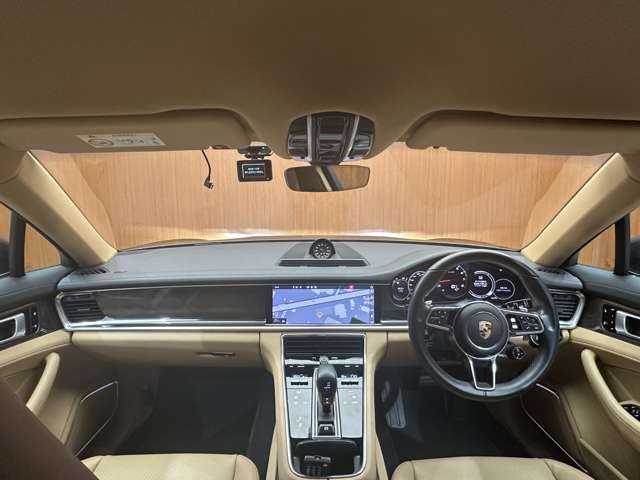 ポルシェ パナメーラ 千葉県 2019(平31)年 4.2万km ヴァルカノグレーメタリック スポーツクロノＰＫＧ　/革シート　/ＡＣＣ　/ＰＡＳＭ　/ナビ　/Ｂｌｕｅｔｏｏｔｈ接続　/Ｂカメラ　/電動シート　/シートヒーター　/ポルシェアクティブセーフティ　/ＢＳＭ　/ＬＫＡ　/オートマチックリヤリッド　/禁煙車