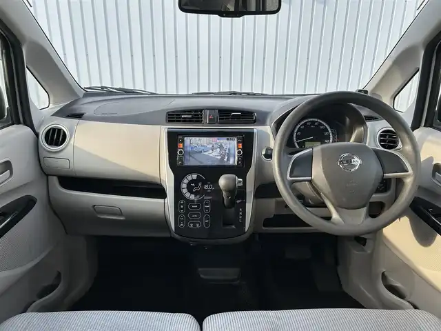 日産 デイズ X 熊本県 2014(平26)年 9.5万km ホワイトパール 純正ナビ/・AM/FM/CD/DVD/BT/USB/iPod/・フルセグTV/全周囲カメラ/・バック/サイド/ETC/前後コーナーセンサー/電動格納ミラー/・ウィンカーミラー/ハロゲンライト/・ヘッドライトレベライザー/アイドリングストップ/純正ドアバイザー/純正フロアマット/プッシュスタート/スマートキー