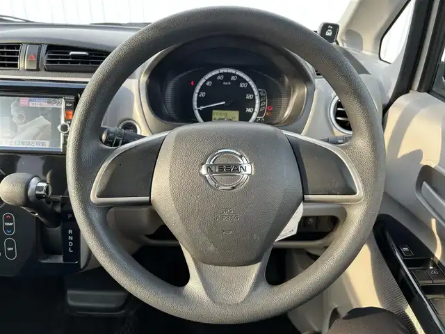 日産 デイズ X 熊本県 2014(平26)年 9.5万km ホワイトパール 純正ナビ/・AM/FM/CD/DVD/BT/USB/iPod/・フルセグTV/全周囲カメラ/・バック/サイド/ETC/前後コーナーセンサー/電動格納ミラー/・ウィンカーミラー/ハロゲンライト/・ヘッドライトレベライザー/アイドリングストップ/純正ドアバイザー/純正フロアマット/プッシュスタート/スマートキー