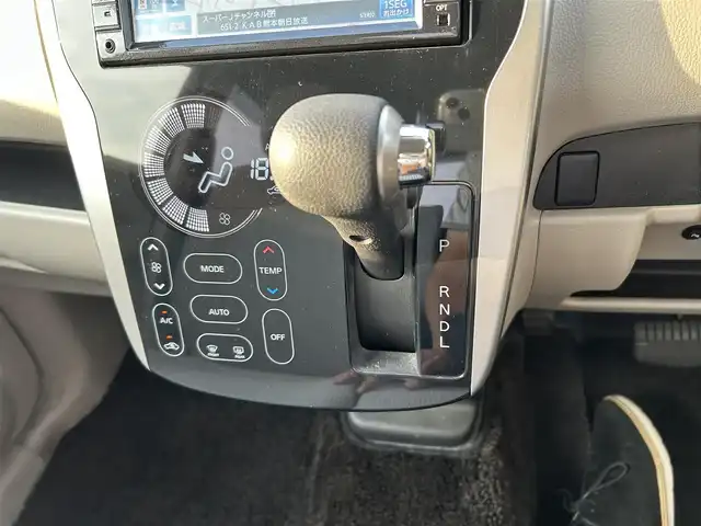日産 デイズ X 熊本県 2014(平26)年 9.5万km ホワイトパール 純正ナビ/・AM/FM/CD/DVD/BT/USB/iPod/・フルセグTV/全周囲カメラ/・バック/サイド/ETC/前後コーナーセンサー/電動格納ミラー/・ウィンカーミラー/ハロゲンライト/・ヘッドライトレベライザー/アイドリングストップ/純正ドアバイザー/純正フロアマット/プッシュスタート/スマートキー