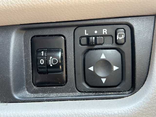 日産 デイズ X 熊本県 2014(平26)年 9.5万km ホワイトパール 純正ナビ/・AM/FM/CD/DVD/BT/USB/iPod/・フルセグTV/全周囲カメラ/・バック/サイド/ETC/前後コーナーセンサー/電動格納ミラー/・ウィンカーミラー/ハロゲンライト/・ヘッドライトレベライザー/アイドリングストップ/純正ドアバイザー/純正フロアマット/プッシュスタート/スマートキー