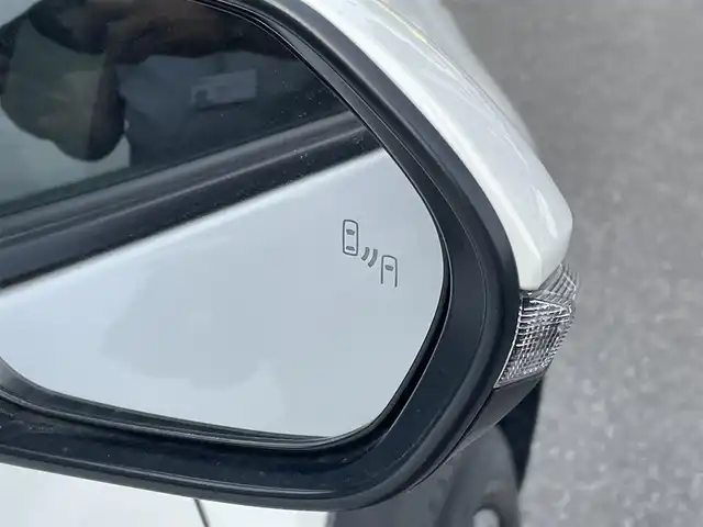 トヨタ ヤリスクロス ハイブリッド Z 鳥取県 2021(令3)年 4万km ホワイトパールクリスタルシャイン トヨタセーフティセンス/レーダークルーズ コントロール/純正ナビ/フルセグ/Bluetooth/Miracast/パノラミックビューモニター/ブラインドスポットモニター/スマートキー/プッシュスタート/ビルトインETC2.0/パワーバックドア/前後ドライブレコーダー /D席パワーシート /ブラウンレザー調コンビシート/前席シートヒーター/純正18AW/ABS/セキュリティアラーム/オートライト/オートマチックハイビーム/LEDヘッドライト＆LEDフォグ/W＆サイドエアバック/カーテンエアバック /電動パーキング