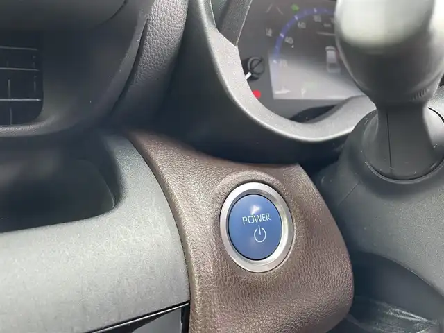 トヨタ ヤリスクロス ハイブリッド Z 鳥取県 2021(令3)年 4万km ホワイトパールクリスタルシャイン トヨタセーフティセンス/レーダークルーズ コントロール/純正ナビ/フルセグ/Bluetooth/Miracast/パノラミックビューモニター/ブラインドスポットモニター/スマートキー/プッシュスタート/ビルトインETC2.0/パワーバックドア/前後ドライブレコーダー /D席パワーシート /ブラウンレザー調コンビシート/前席シートヒーター/純正18AW/ABS/セキュリティアラーム/オートライト/オートマチックハイビーム/LEDヘッドライト＆LEDフォグ/W＆サイドエアバック/カーテンエアバック /電動パーキング