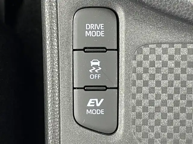 トヨタ ヤリスクロス ハイブリッド Z 大阪府 2021(令3)年 4万km ホワイトパールクリスタルシャイン トヨタセーフティーセンス/　・プリクラッシュセーフティ/　・レーントレーシングアシスト/　・ロードサインアシスト/　・先行車発進告知機能/　・パーキングサポートブレーキ/純正ディスプレイオーディオ（ナビ/Bluetooth）/フルセグTV/パノラミックビューモニター/レーダークルーズコントロール/LEDヘッドライト/フォグランプ/オートマチックハイビーム/ハーフレザーシート/パワーシート/シートヒーター/純正18インチアルミホイール/ブラインドスポットモニター/パワーバックドア/スマートキー/ETC2.0