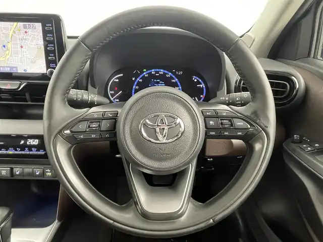 トヨタ ヤリスクロス ハイブリッド Z 大阪府 2021(令3)年 4万km ホワイトパールクリスタルシャイン トヨタセーフティーセンス/　・プリクラッシュセーフティ/　・レーントレーシングアシスト/　・ロードサインアシスト/　・先行車発進告知機能/　・パーキングサポートブレーキ/純正ディスプレイオーディオ（ナビ/Bluetooth）/フルセグTV/パノラミックビューモニター/レーダークルーズコントロール/LEDヘッドライト/フォグランプ/オートマチックハイビーム/ハーフレザーシート/パワーシート/シートヒーター/純正18インチアルミホイール/ブラインドスポットモニター/パワーバックドア/スマートキー/ETC2.0