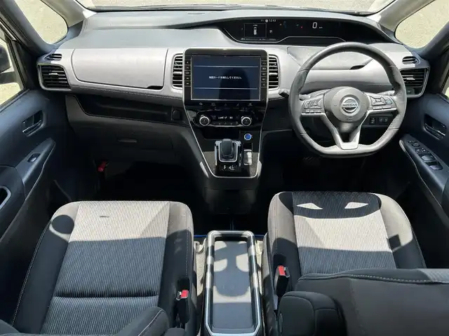 日産 セレナ e－パワー ハイウェイスター V 和歌山県 2020(令2)年 6.6万km ダイヤモンドブラック 純正ナビ/フリップダウンモニター/フルセグTV/アラウンドビューモニター/（BT/CD/DVD)/エマージェンシーブレーキ/プロパイロット/パーキングアシスト/横滑り防止装置/ドライブレコーダー/ビルトインETC/純正フロアマット/純正アルミホイール/LEDヘッドライト/フォグランプ/オートライト