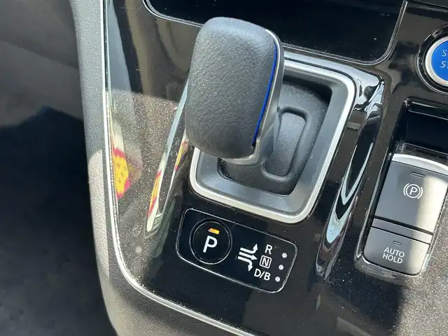 日産 セレナ e－パワー ハイウェイスター V 和歌山県 2020(令2)年 6.6万km ダイヤモンドブラック 純正ナビ/フリップダウンモニター/フルセグTV/アラウンドビューモニター/（BT/CD/DVD)/エマージェンシーブレーキ/プロパイロット/パーキングアシスト/横滑り防止装置/ドライブレコーダー/ビルトインETC/純正フロアマット/純正アルミホイール/LEDヘッドライト/フォグランプ/オートライト