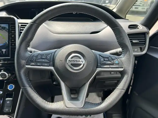 日産 セレナ e－パワー ハイウェイスター V 和歌山県 2020(令2)年 6.6万km ダイヤモンドブラック 純正ナビ/フリップダウンモニター/フルセグTV/アラウンドビューモニター/（BT/CD/DVD)/エマージェンシーブレーキ/プロパイロット/パーキングアシスト/横滑り防止装置/ドライブレコーダー/ビルトインETC/純正フロアマット/純正アルミホイール/LEDヘッドライト/フォグランプ/オートライト