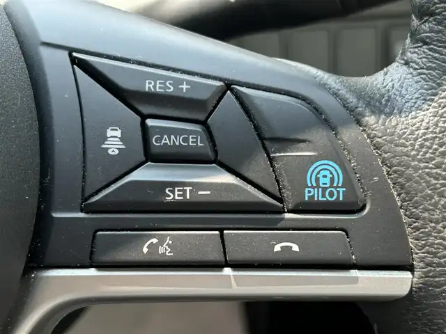 日産 セレナ e－パワー ハイウェイスター V 和歌山県 2020(令2)年 6.6万km ダイヤモンドブラック 純正ナビ/フリップダウンモニター/フルセグTV/アラウンドビューモニター/（BT/CD/DVD)/エマージェンシーブレーキ/プロパイロット/パーキングアシスト/横滑り防止装置/ドライブレコーダー/ビルトインETC/純正フロアマット/純正アルミホイール/LEDヘッドライト/フォグランプ/オートライト