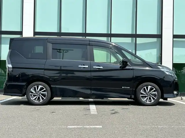 日産 セレナ e－パワー ハイウェイスター V 和歌山県 2020(令2)年 6.6万km ダイヤモンドブラック 純正ナビ/フリップダウンモニター/フルセグTV/アラウンドビューモニター/（BT/CD/DVD)/エマージェンシーブレーキ/プロパイロット/パーキングアシスト/横滑り防止装置/ドライブレコーダー/ビルトインETC/純正フロアマット/純正アルミホイール/LEDヘッドライト/フォグランプ/オートライト