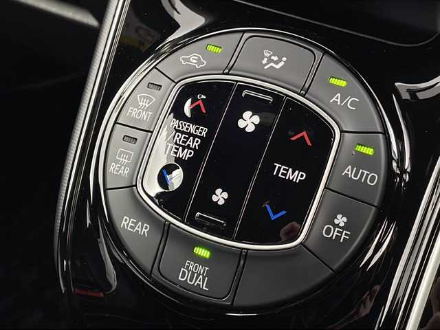トヨタ ノア Si ダブルバイビーⅡ 宮城県 2020(令2)年 7万km ブラック ワンオーナー/トヨタセーフティーセンス/・プリクラッシュセーフティ/・レーンディパーチャーアラート/・クルーズコントロール/・クリアランスソナー/純正10型ナビ（NSZN-Z68T）/・フルセグTV/・BT.CD/DVD.SD.USB./バックカメラ/ハーフレザーシート/革巻きステアリング/ステアリングスイッチ/ドライブレコーダー（前後）/ビルトインETC/LEDヘッドライト/LEDフォグライト/社外15インチAW/プッシュスタート/スマートキー/純正フロアマット/ドアバイザー/アイドリングストップ/横滑り防止/ロールサンシェード