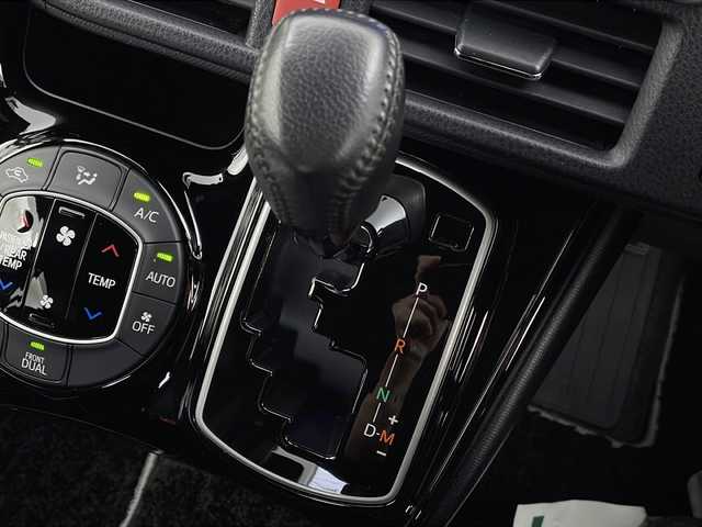 トヨタ ノア Si ダブルバイビーⅡ 宮城県 2020(令2)年 7万km ブラック ワンオーナー/トヨタセーフティーセンス/・プリクラッシュセーフティ/・レーンディパーチャーアラート/・クルーズコントロール/・クリアランスソナー/純正10型ナビ（NSZN-Z68T）/・フルセグTV/・BT.CD/DVD.SD.USB./バックカメラ/ハーフレザーシート/革巻きステアリング/ステアリングスイッチ/ドライブレコーダー（前後）/ビルトインETC/LEDヘッドライト/LEDフォグライト/社外15インチAW/プッシュスタート/スマートキー/純正フロアマット/ドアバイザー/アイドリングストップ/横滑り防止/ロールサンシェード