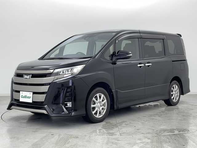 トヨタ ノア Si ダブルバイビーⅡ 宮城県 2020(令2)年 7万km ブラック ワンオーナー/トヨタセーフティーセンス/・プリクラッシュセーフティ/・レーンディパーチャーアラート/・クルーズコントロール/・クリアランスソナー/純正10型ナビ（NSZN-Z68T）/・フルセグTV/・BT.CD/DVD.SD.USB./バックカメラ/ハーフレザーシート/革巻きステアリング/ステアリングスイッチ/ドライブレコーダー（前後）/ビルトインETC/LEDヘッドライト/LEDフォグライト/社外15インチAW/プッシュスタート/スマートキー/純正フロアマット/ドアバイザー/アイドリングストップ/横滑り防止/ロールサンシェード