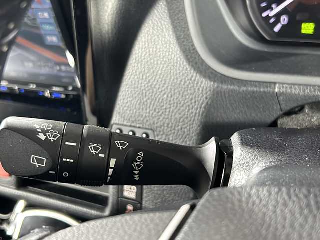 トヨタ エスクァイア Xi 沖縄県 2019(令1)年 3.9万km ホワイトパールクリスタルシャイン 禁煙車/県外仕入れ/スマートキー/両側パワースライド/社外８インチナビ/ＣＤ／ＤＶＤ／ＴＶ/Ｂｌｕｅｔｏｏｔｈ/社外１０．２インチフリップダウン/バックカメラ/社外レザー調シートカバー/トヨタセーフティーセンス/純正１５インチアルミ/前後ドライブレコーダー/LEDヘッドライト/フォグランプ/電動格納ミラー