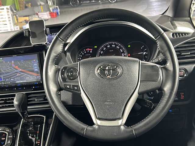 トヨタ エスクァイア Xi 沖縄県 2019(令1)年 3.9万km ホワイトパールクリスタルシャイン 禁煙車/県外仕入れ/スマートキー/両側パワースライド/社外８インチナビ/ＣＤ／ＤＶＤ／ＴＶ/Ｂｌｕｅｔｏｏｔｈ/社外１０．２インチフリップダウン/バックカメラ/社外レザー調シートカバー/トヨタセーフティーセンス/純正１５インチアルミ/前後ドライブレコーダー/LEDヘッドライト/フォグランプ/電動格納ミラー