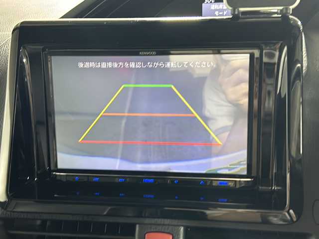 トヨタ エスクァイア Xi 沖縄県 2019(令1)年 3.9万km ホワイトパールクリスタルシャイン 禁煙車/県外仕入れ/スマートキー/両側パワースライド/社外８インチナビ/ＣＤ／ＤＶＤ／ＴＶ/Ｂｌｕｅｔｏｏｔｈ/社外１０．２インチフリップダウン/バックカメラ/社外レザー調シートカバー/トヨタセーフティーセンス/純正１５インチアルミ/前後ドライブレコーダー/LEDヘッドライト/フォグランプ/電動格納ミラー