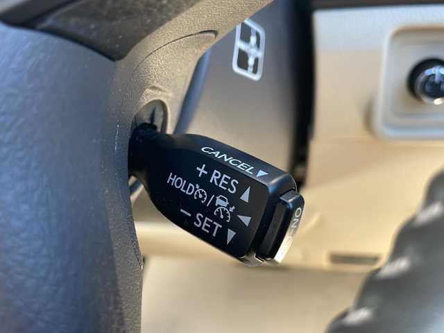 トヨタ ランドクルーザー プラド TX Lパッケージ 山形県 2017(平29)年 5.9万km ホワイトパールクリスタルシャイン 禁煙車/ワンオーナー/Toyota　Safety Sense　P/・プリクラッシュセーフティシステム/・レーンディパーチャーアラート/・オートマチックハイビーム/・レーダークルーズコントロール/ベージュ革シート/純正9インチナビ(AM/FM/BT/CD/DVD)/フルセグTV/TVキャンセラー/バックカメラ/パワーシート(D＋N＋3列目)/シートヒーター(D＋N席)/デュアルエアコン/ルーフレール/ヘッドライトウォッシャー/スペアタイヤ/フォグランプ/ETC/純正AW/スマートキー/プッシュスタート
