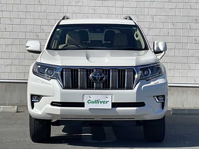 トヨタ ランドクルーザー プラド TX Lパッケージ 山形県 2017(平29)年 5.9万km ホワイトパールクリスタルシャイン 禁煙車/ワンオーナー/Toyota　Safety Sense　P/・プリクラッシュセーフティシステム/・レーンディパーチャーアラート/・オートマチックハイビーム/・レーダークルーズコントロール/ベージュ革シート/純正9インチナビ(AM/FM/BT/CD/DVD)/フルセグTV/TVキャンセラー/バックカメラ/パワーシート(D＋N＋3列目)/シートヒーター(D＋N席)/デュアルエアコン/ルーフレール/ヘッドライトウォッシャー/スペアタイヤ/フォグランプ/ETC/純正AW/スマートキー/プッシュスタート