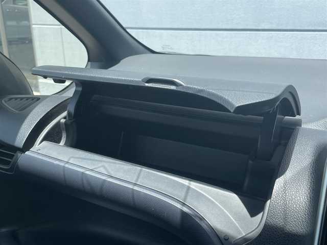トヨタ ヴォクシー ZS 煌 千葉県 2016(平28)年 4.2万km ブラック 純正９インチナビ/トヨタセーフティセンス/両側パワースライドドア/フルセグＴＶ/バックカメラ/フリップダウンモニター/ビルトインＥＴＣ/ＬＥＤヘッドライト/オートライト/ＢＬＵＥＴＯＯＴＨ