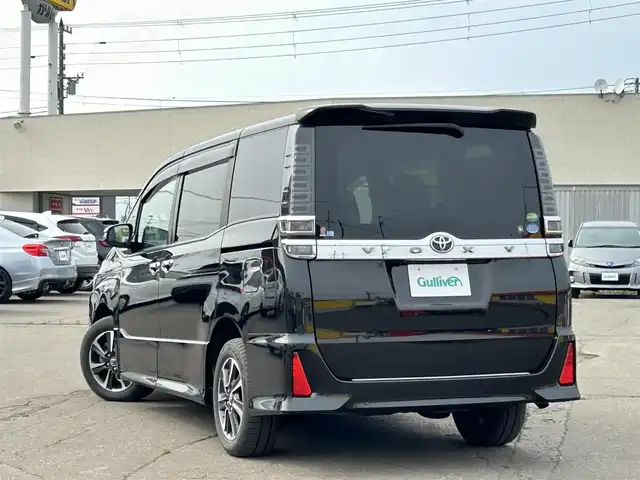 トヨタ ヴォクシー ZS 煌 道東・釧路十勝 2018(平30)年 5.3万km イナズマスパーキングブラックガラスフレーク ４WD/寒冷地仕様/ビルトインETC/純正ナビ/（CD/DVD/BT）/フルセグTV/後席用モニター/純正AWサマータイヤ/純正フロアマット/純正ドアバイザー/クルーズコントロール/両側パワースライドドア/オートマチックハイビーム/純正エンジンスターター
