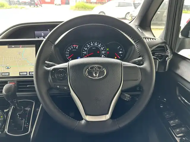 トヨタ ヴォクシー ZS 煌 道東・釧路十勝 2018(平30)年 5.3万km イナズマスパーキングブラックガラスフレーク ４WD/寒冷地仕様/ビルトインETC/純正ナビ/（CD/DVD/BT）/フルセグTV/後席用モニター/純正AWサマータイヤ/純正フロアマット/純正ドアバイザー/クルーズコントロール/両側パワースライドドア/オートマチックハイビーム/純正エンジンスターター