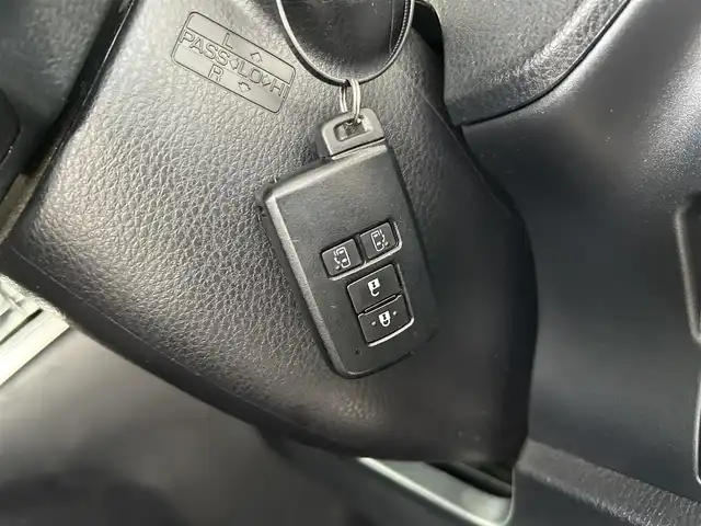 トヨタ ヴォクシー ZS 煌 道東・釧路十勝 2018(平30)年 5.3万km イナズマスパーキングブラックガラスフレーク ４WD/寒冷地仕様/ビルトインETC/純正ナビ/（CD/DVD/BT）/フルセグTV/後席用モニター/純正AWサマータイヤ/純正フロアマット/純正ドアバイザー/クルーズコントロール/両側パワースライドドア/オートマチックハイビーム/純正エンジンスターター