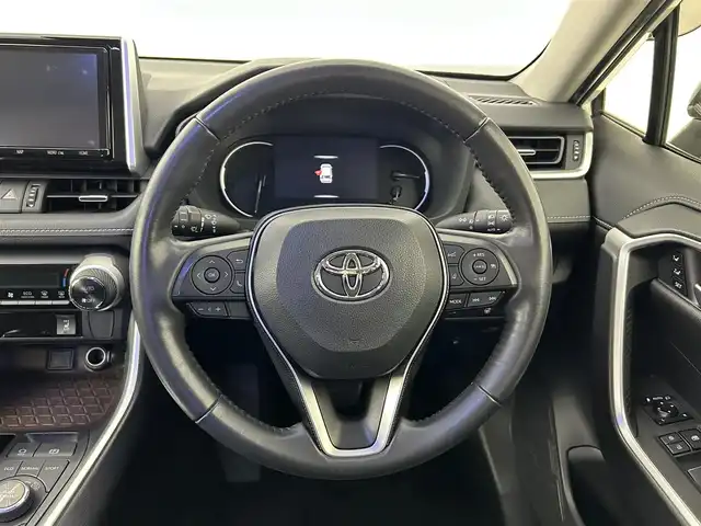 トヨタ ＲＡＶ４ G Zパッケージ 道央・札幌 2020(令2)年 3.8万km ホワイトパールクリスタルシャイン ・４WD/・純正SDナビ/・CD/DVD/SD/BT/・フルセグTV/・バックカメラ/・ビルトインETC2.0/・デジタルインナーミラー/・トヨタセーフティセンス/・プリクラッシュセーフティ/・レーンキープアシスト/・アダプティブクルーズコントロール/・クリアランスソナー/・ステアリングヒーター/・横滑り防止装置/・オートマチックハイビーム/・オートライト/・パワーバックドア/・D+N席シートヒーター/・D席パワーシート/・純正19インチAW/・純正フロアマット/・プッシュスタート/・スマートキー/・スペアキー/・保証書/・取扱説明書