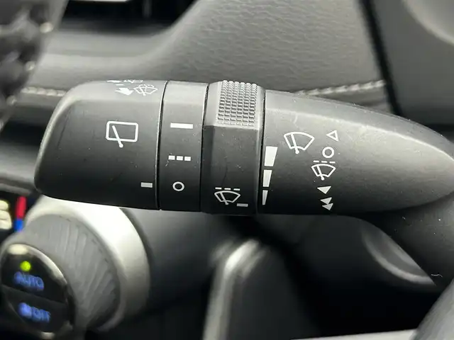 トヨタ ＲＡＶ４ G Zパッケージ 道央・札幌 2020(令2)年 3.8万km ホワイトパールクリスタルシャイン ・４WD/・純正SDナビ/・CD/DVD/SD/BT/・フルセグTV/・バックカメラ/・ビルトインETC2.0/・デジタルインナーミラー/・トヨタセーフティセンス/・プリクラッシュセーフティ/・レーンキープアシスト/・アダプティブクルーズコントロール/・クリアランスソナー/・ステアリングヒーター/・横滑り防止装置/・オートマチックハイビーム/・オートライト/・パワーバックドア/・D+N席シートヒーター/・D席パワーシート/・純正19インチAW/・純正フロアマット/・プッシュスタート/・スマートキー/・スペアキー/・保証書/・取扱説明書