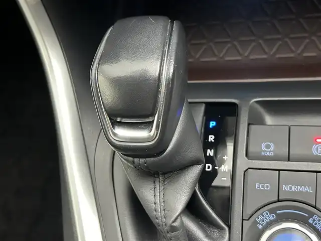 トヨタ ＲＡＶ４ G Zパッケージ 道央・札幌 2020(令2)年 3.8万km ホワイトパールクリスタルシャイン ・４WD/・純正SDナビ/・CD/DVD/SD/BT/・フルセグTV/・バックカメラ/・ビルトインETC2.0/・デジタルインナーミラー/・トヨタセーフティセンス/・プリクラッシュセーフティ/・レーンキープアシスト/・アダプティブクルーズコントロール/・クリアランスソナー/・ステアリングヒーター/・横滑り防止装置/・オートマチックハイビーム/・オートライト/・パワーバックドア/・D+N席シートヒーター/・D席パワーシート/・純正19インチAW/・純正フロアマット/・プッシュスタート/・スマートキー/・スペアキー/・保証書/・取扱説明書