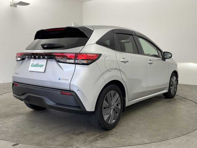 日産 ノート X 兵庫県 2022(令4)年 1.2万km ブリリアントシルバー ・純正ナビ/　Bluetoothオーディオ/　CD/DVD再生/　SDミュージックサーバー/　USB接続/　ipod接続/　フルセグテレビ/・衝突被害軽減システム/・ETC2.0/・バックカメラ/・純正フロアマット/・ABS/・横滑り防止機能/・前後コーナーセンサー/・盗難防止装置/・オートライト/・LEDヘッドライト/・W＋サイドエアバック/・カーテンエアバック/・AACエアコン/・スマートキー